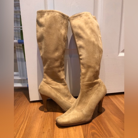 Sq toe, gently worn, knee high suede boots, size 6 - Picture 1 of 5